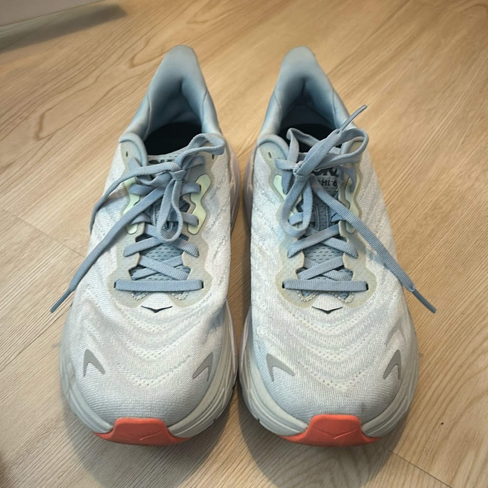 Great condition HOKA ARAHI 6